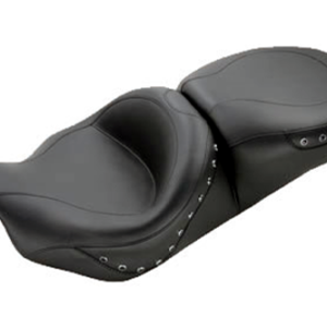 Smooth One-Piece Ultra Touring Seat w/Black Studs